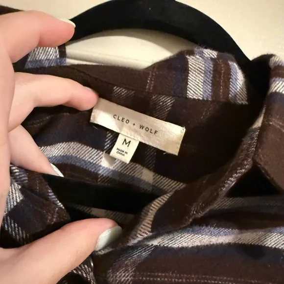 Cleo and wolf flannel - Picture 7 of 7